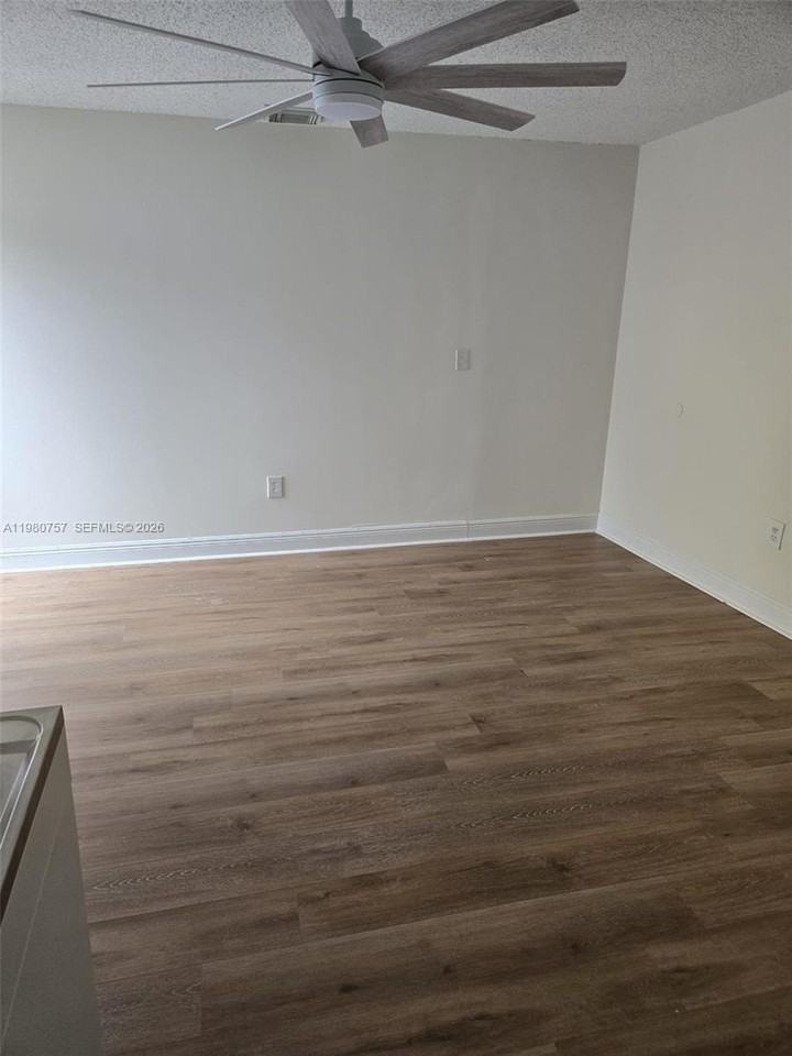 11250 Sw 138th St #11250 - Photo 4 of 18