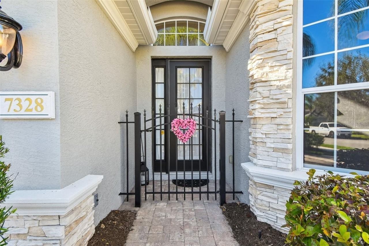 7328 Lake Forest Gln - Photo 3 of 37