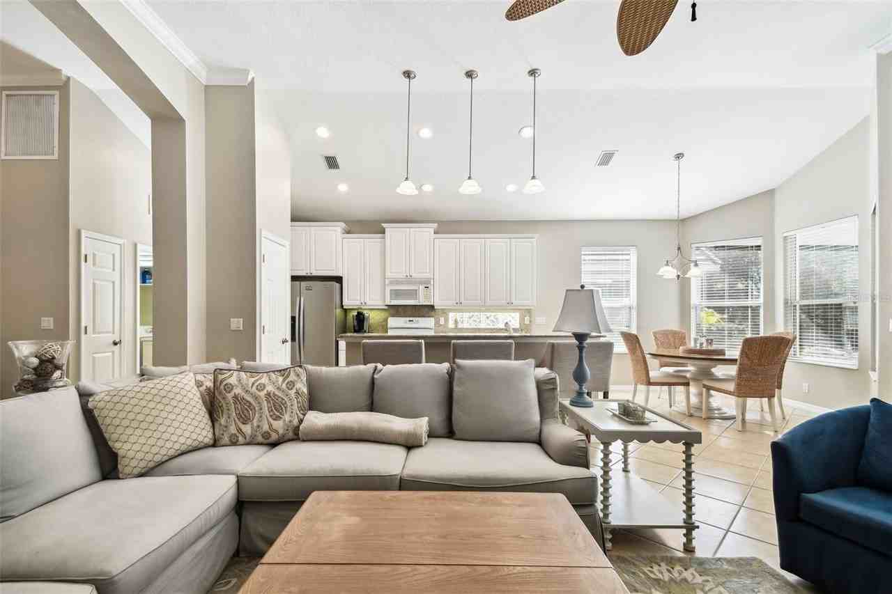 7328 Lake Forest Gln - Photo 6 of 37