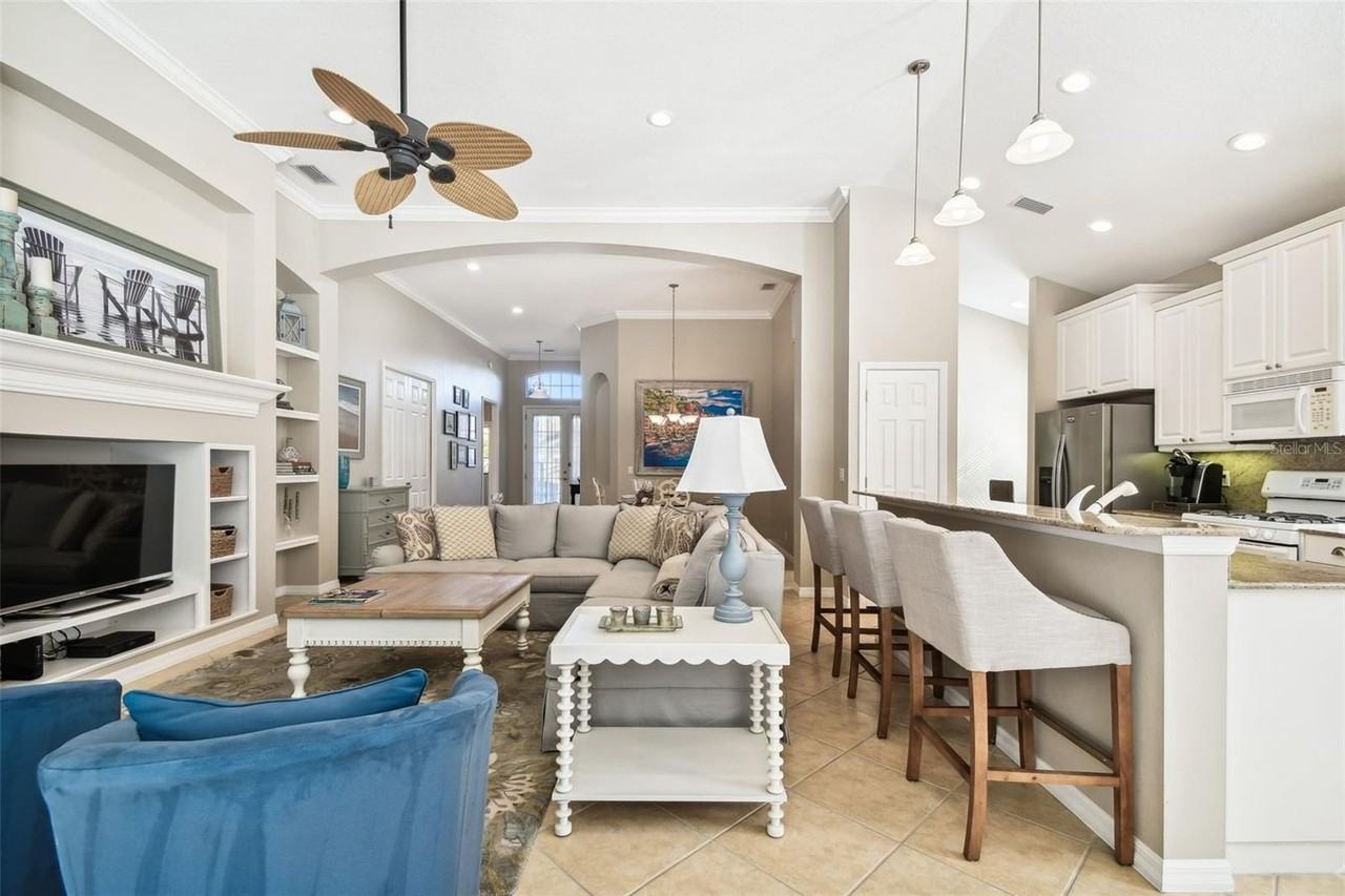 7328 Lake Forest Gln - Photo 7 of 37