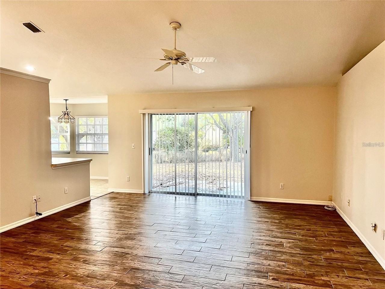 16216 Hillside Cir - Photo 3 of 22