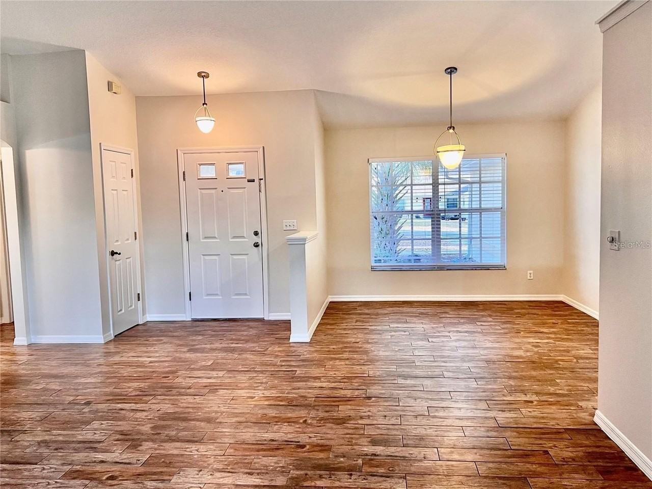 16216 Hillside Cir - Photo 5 of 22