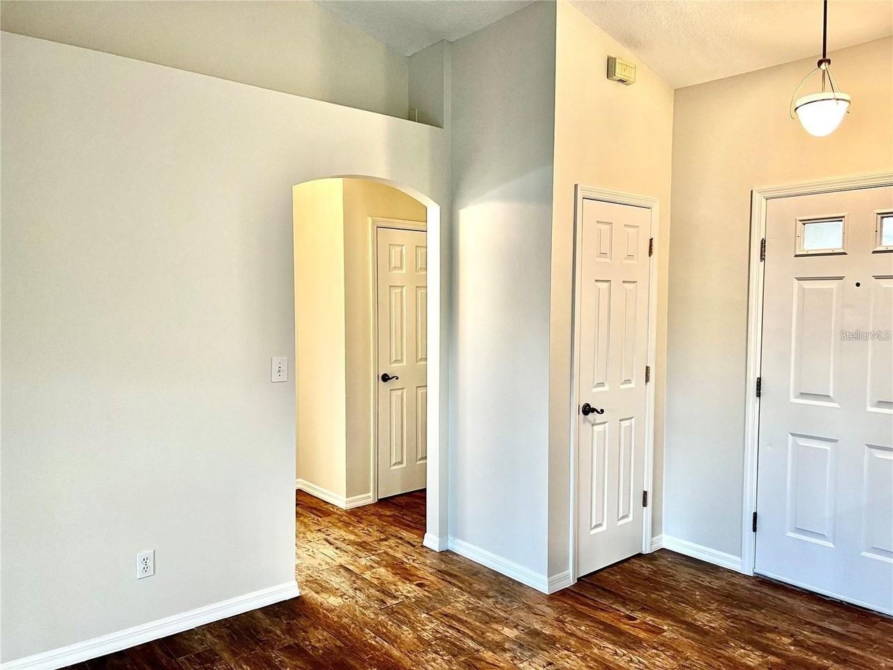 16216 Hillside Cir - Photo 6 of 22