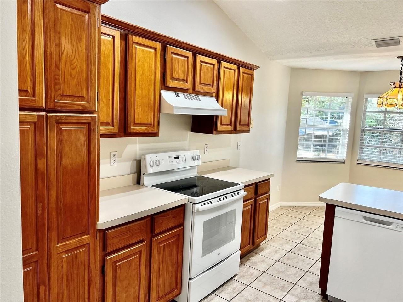 16216 Hillside Cir - Photo 7 of 22