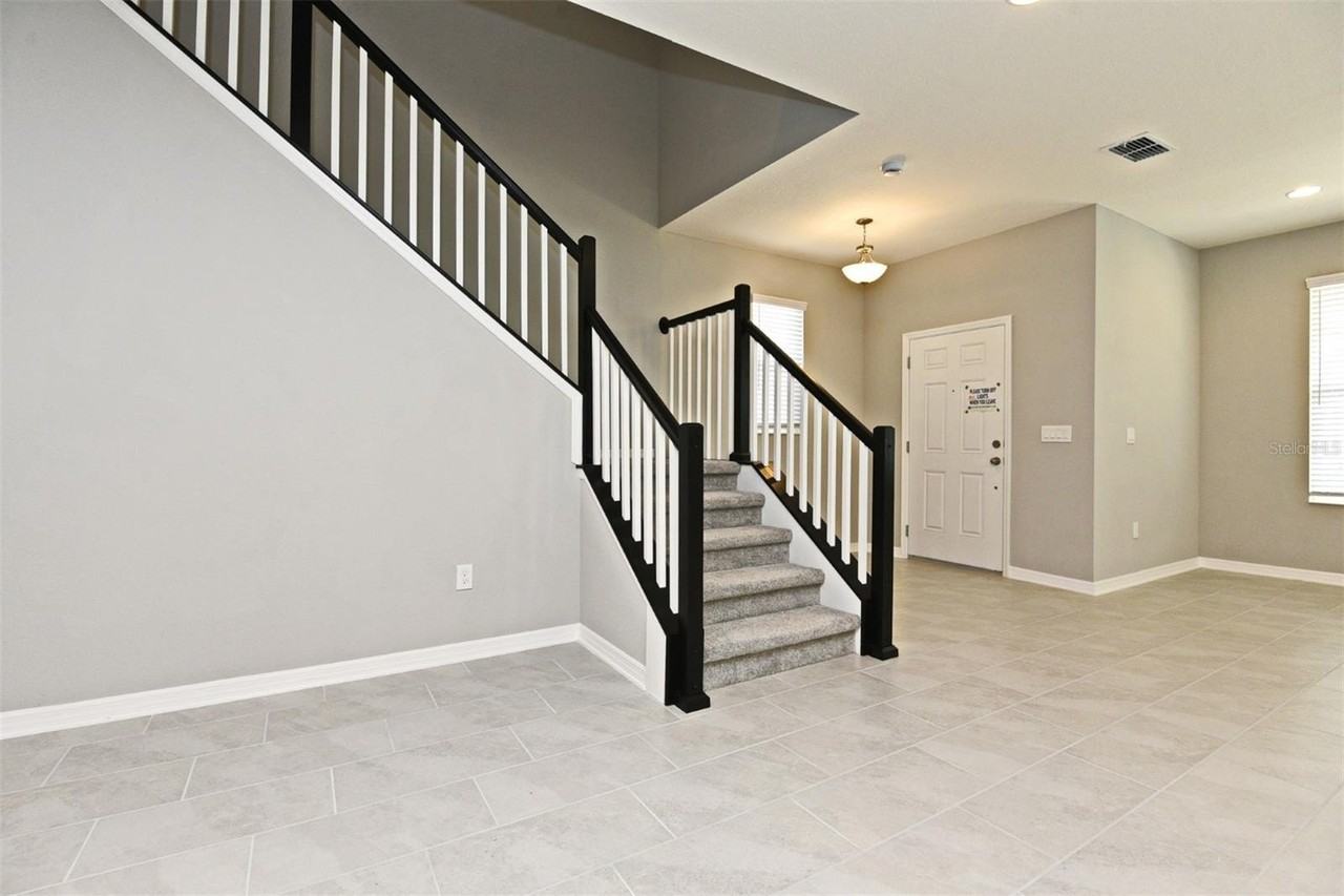 607 Cheval Ln - Photo 3 of 44