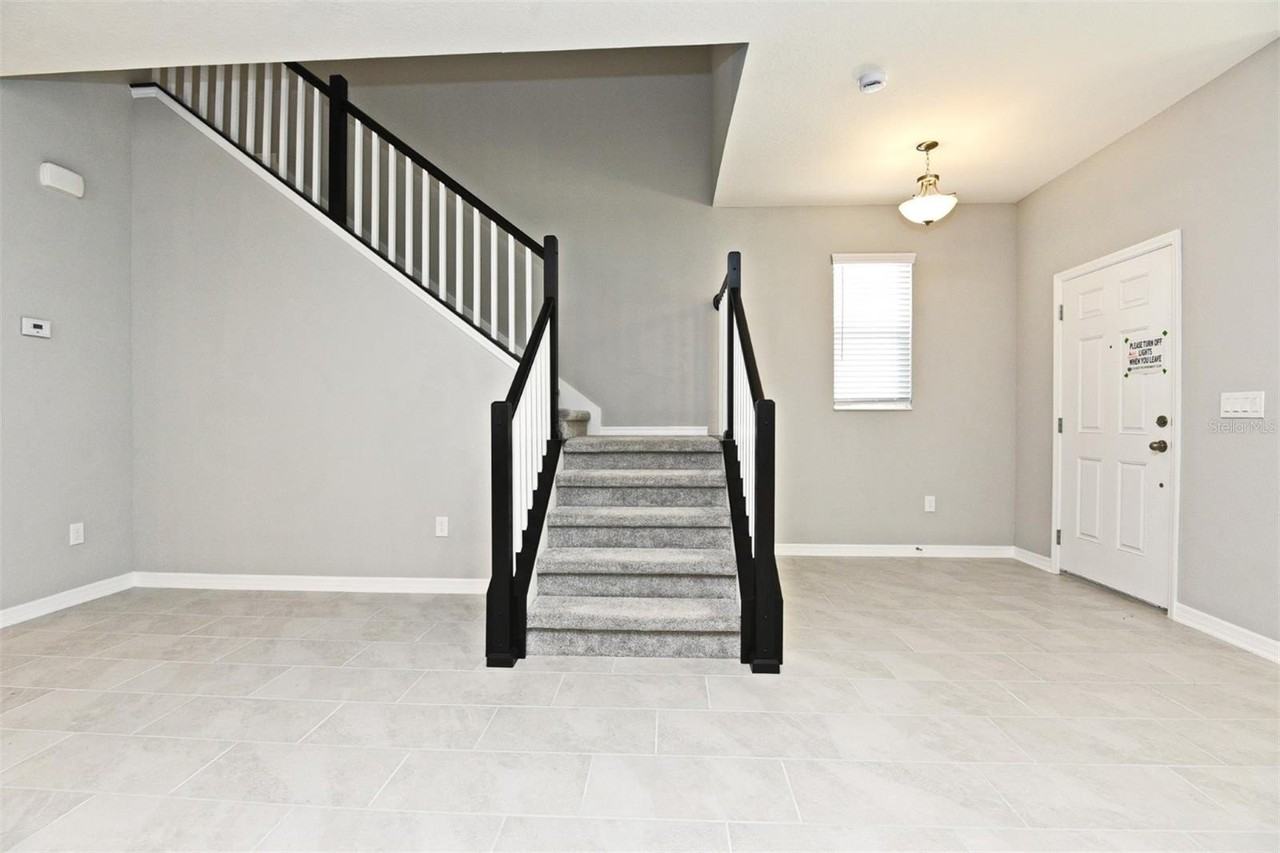 607 Cheval Ln - Photo 4 of 44