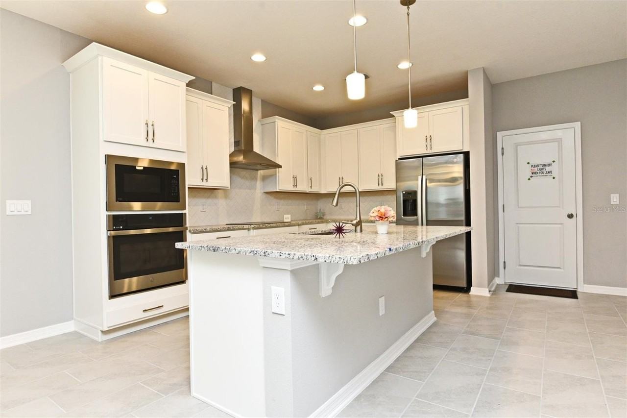 607 Cheval Ln - Photo 7 of 44