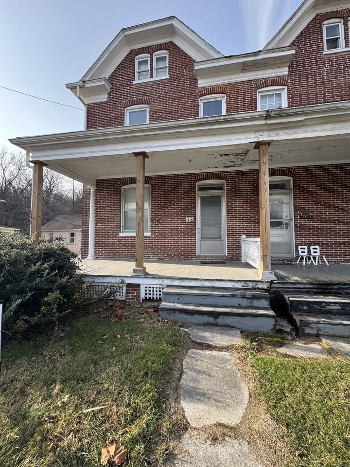 1416 S George St #2 - Photo 2 of 18