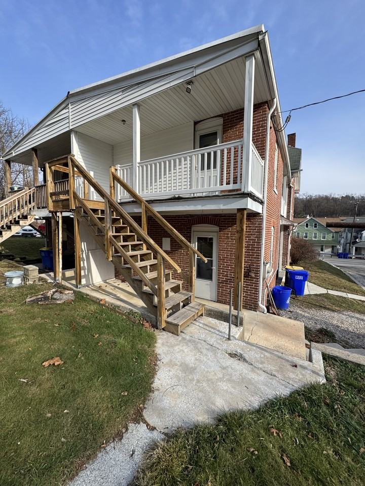 1416 S George St #2 - Photo 3 of 18