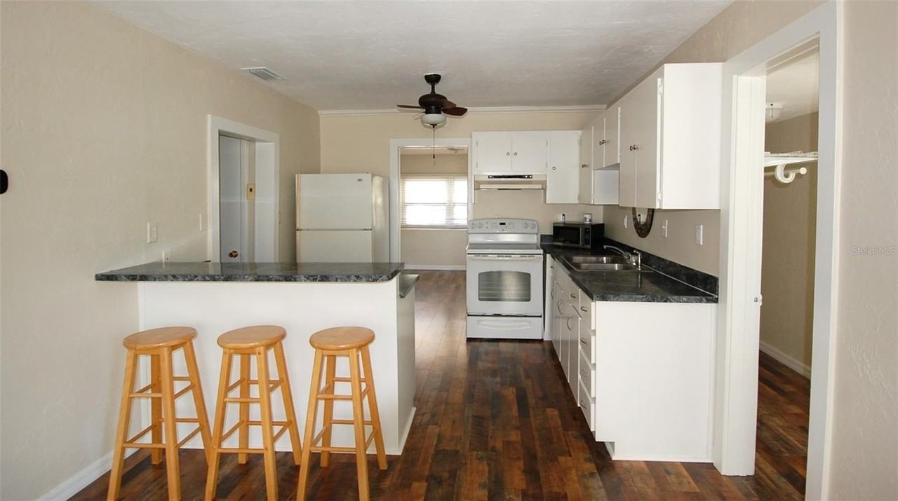 247 Short St - Photo 4 of 16