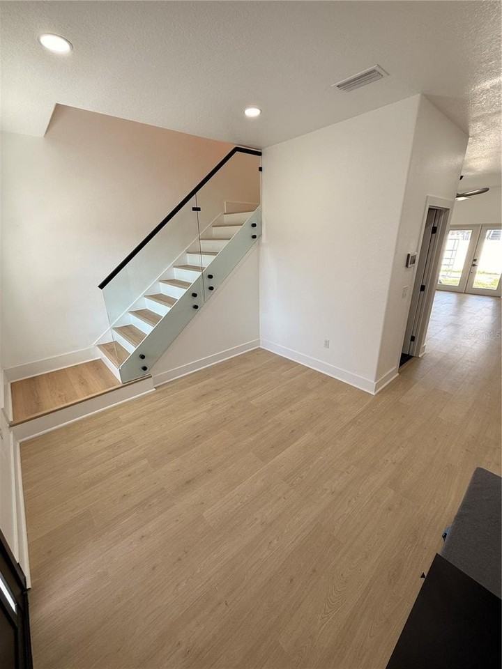 2729 W Union St - Photo 3 of 20