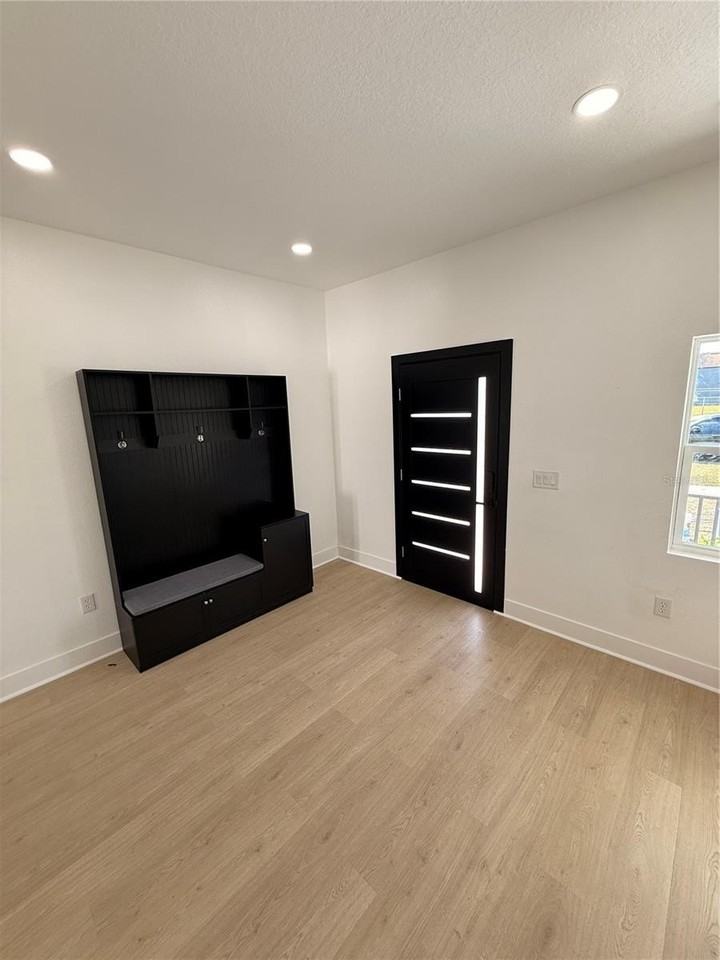 2729 W Union St - Photo 5 of 20