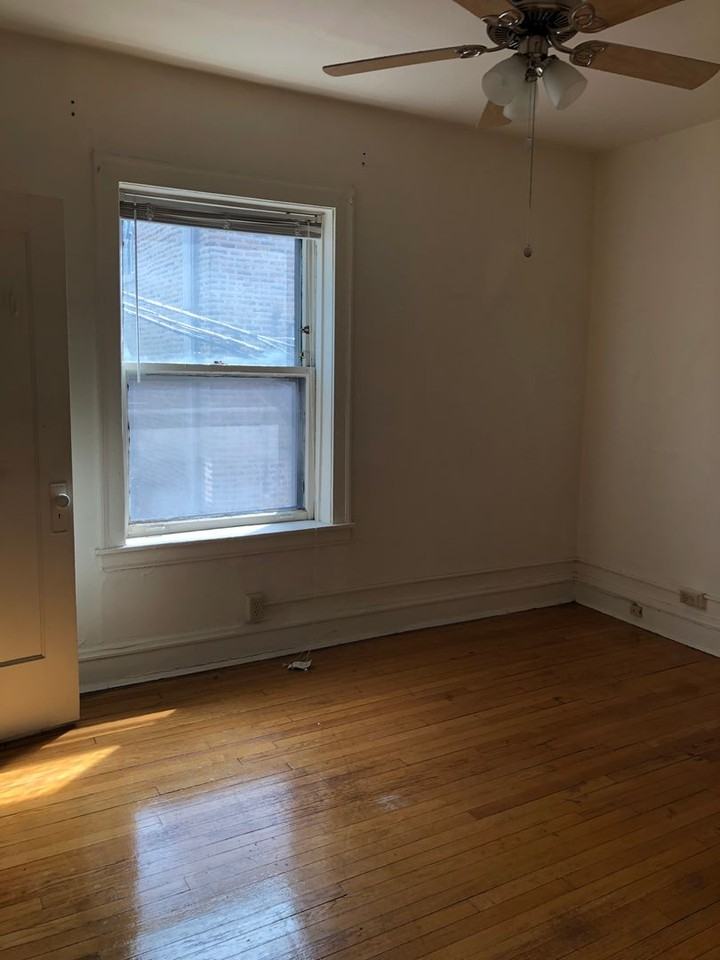 2629 W Ainslie St - Photo 7 of 23