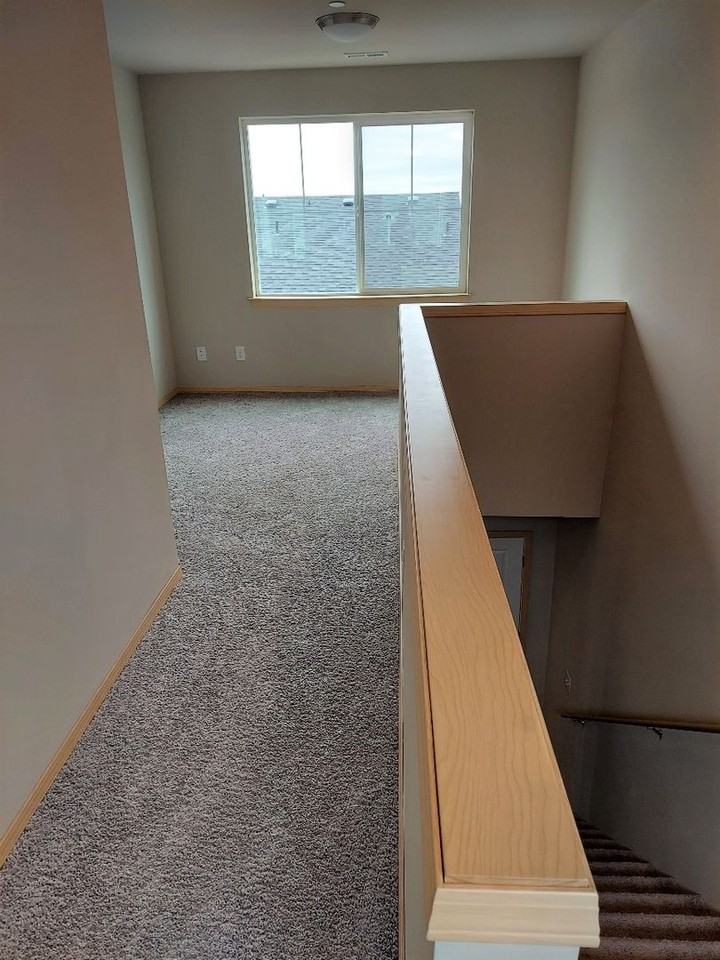 2444 Zeeden Way - Photo 5 of 16