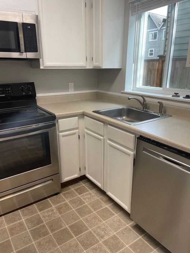 734 N 94th St #8 - Photo 5 of 20