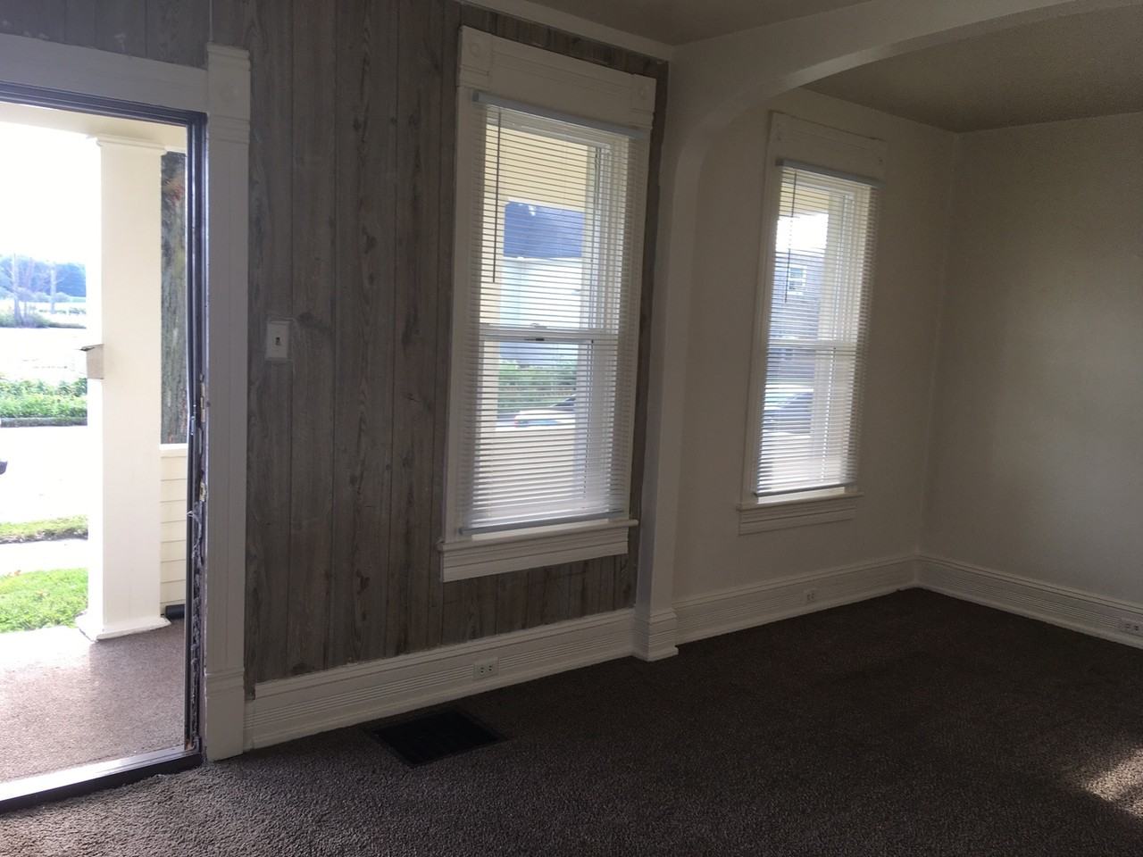 1631 N Harrison St - Photo 2 of 8