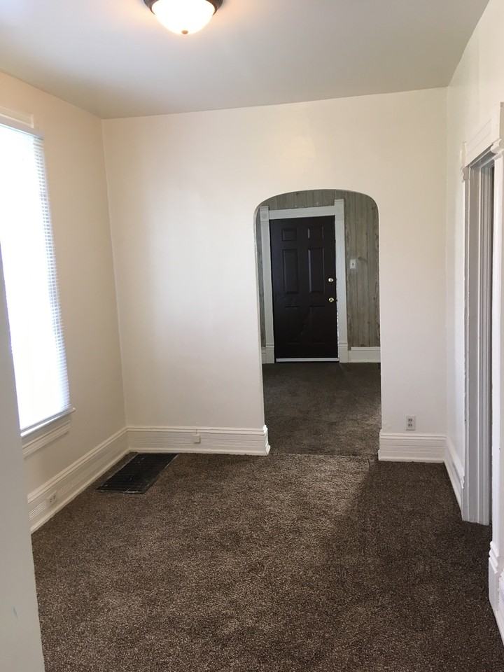 1631 N Harrison St - Photo 5 of 8