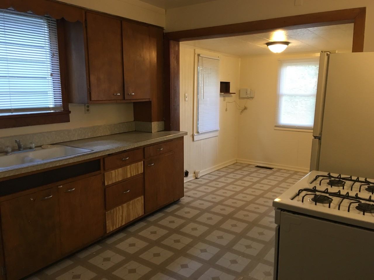 1631 N Harrison St - Photo 7 of 8