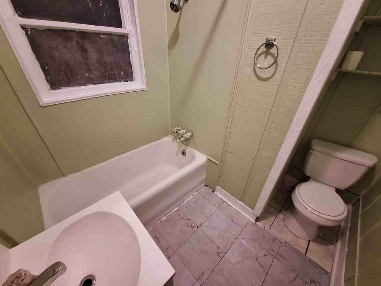 1806 N 11th St - Photo 4 of 9