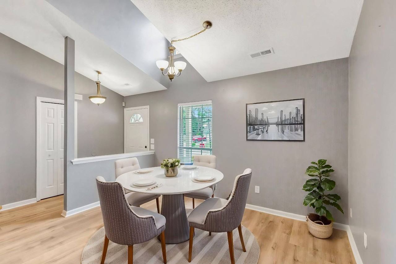 8565 Brookforest Dr - Photo 6 of 38