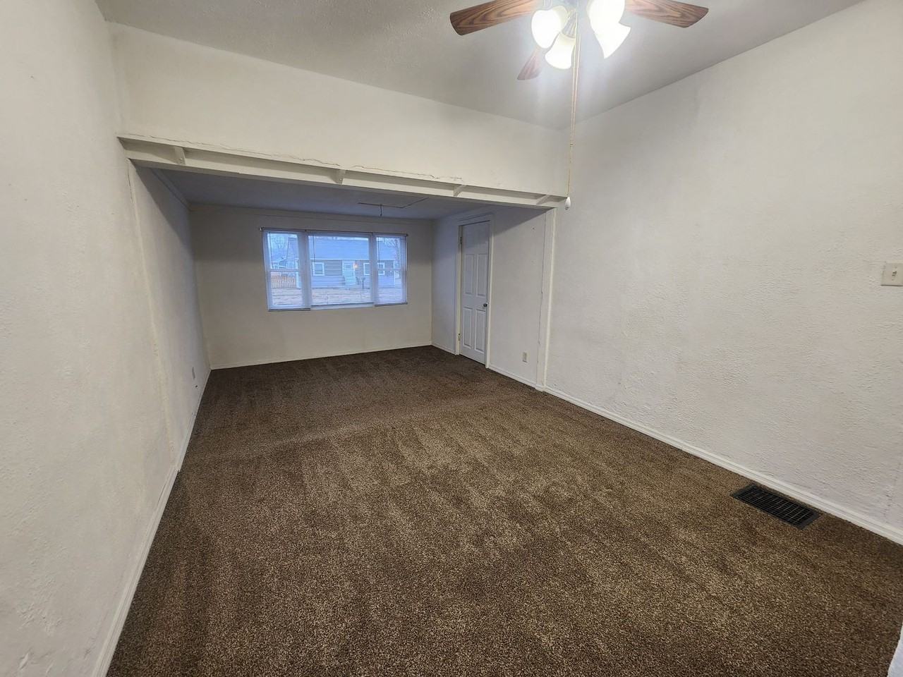 939 Walnut St - Photo 4 of 17