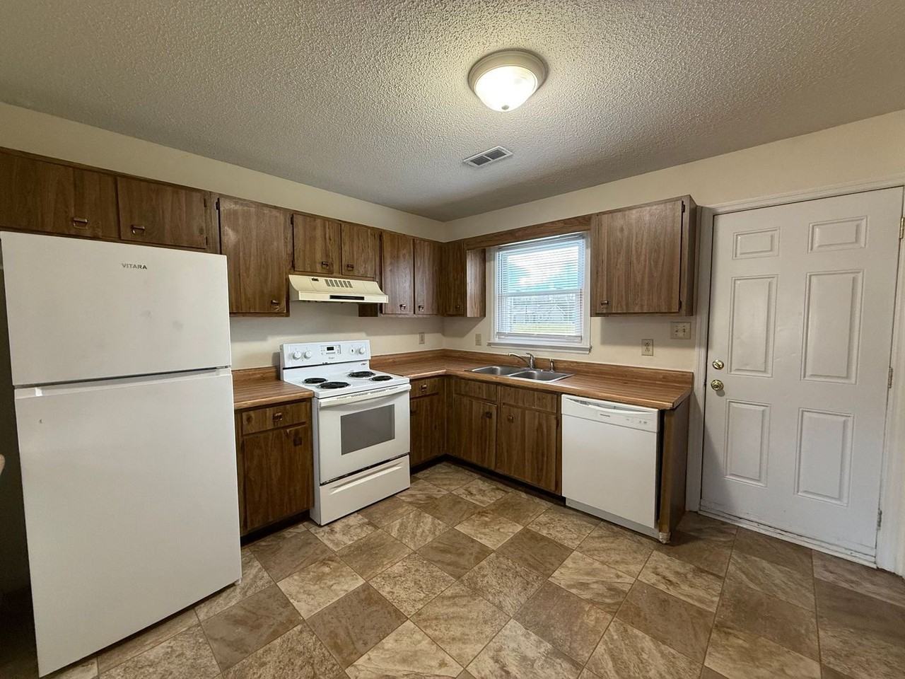 211 Appaloosa Dr - Photo 2 of 7
