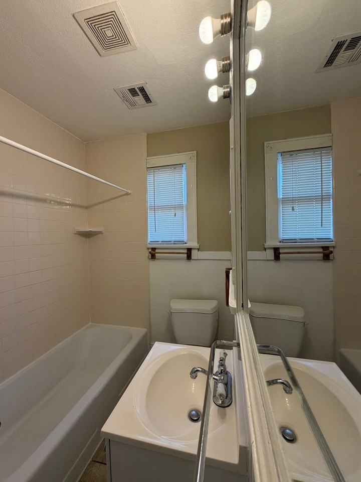 4302 1/2 N Peniel Ave - Photo 6 of 17