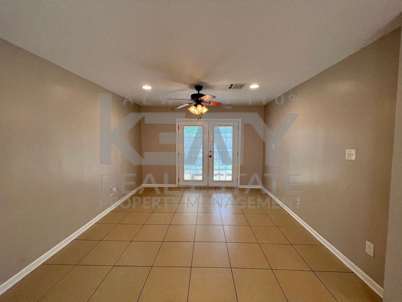 605 Fox Run Ave - Photo 4 of 25