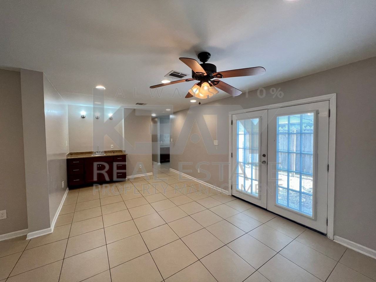 605 Fox Run Ave - Photo 5 of 25