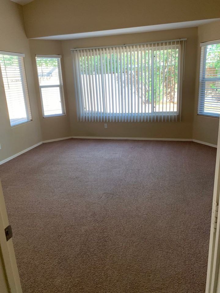 6610 W Hughes Dr - Photo 4 of 28