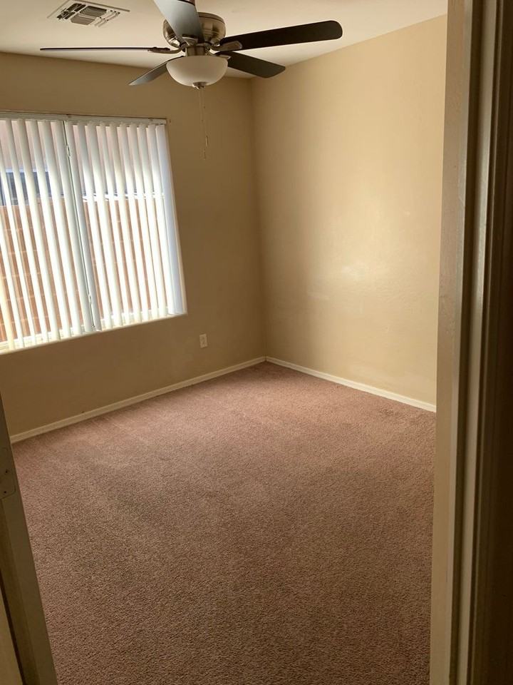 6610 W Hughes Dr - Photo 5 of 28