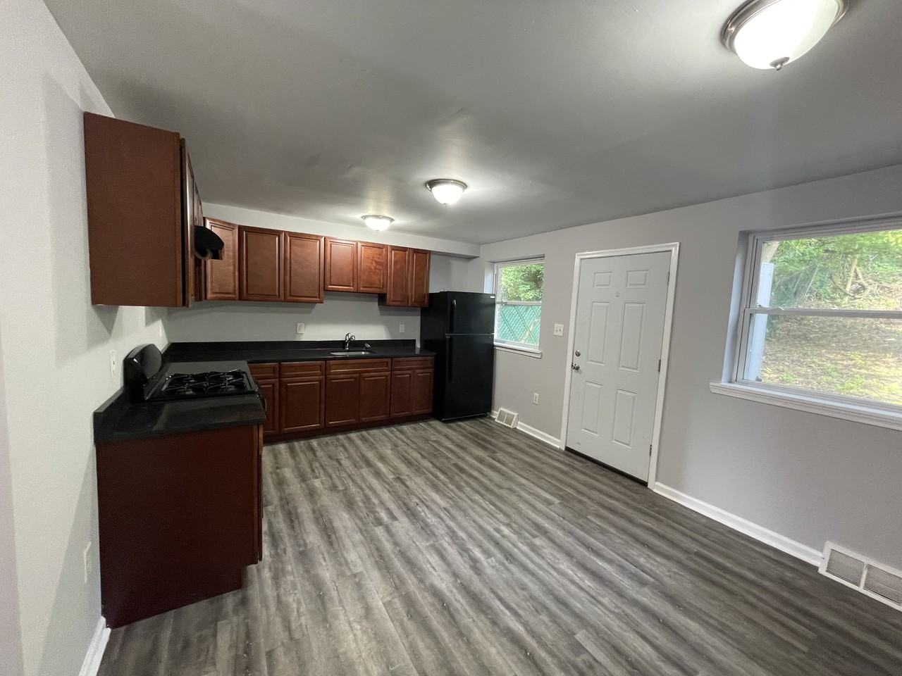 261 E Haines St #1 - Photo 6 of 11