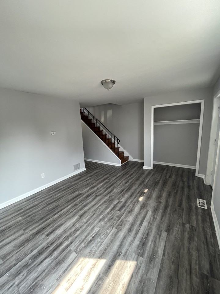 261 E Haines St #1 - Photo 3 of 14