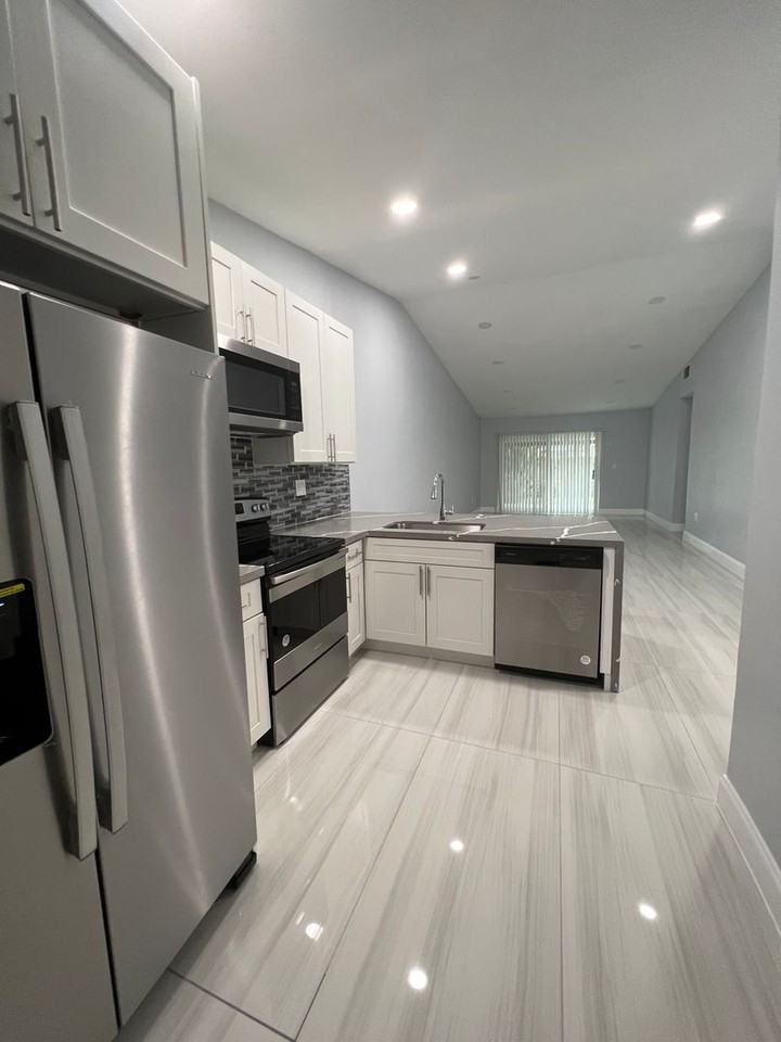 4404 Treasure Cove Dr - Photo 2 of 17