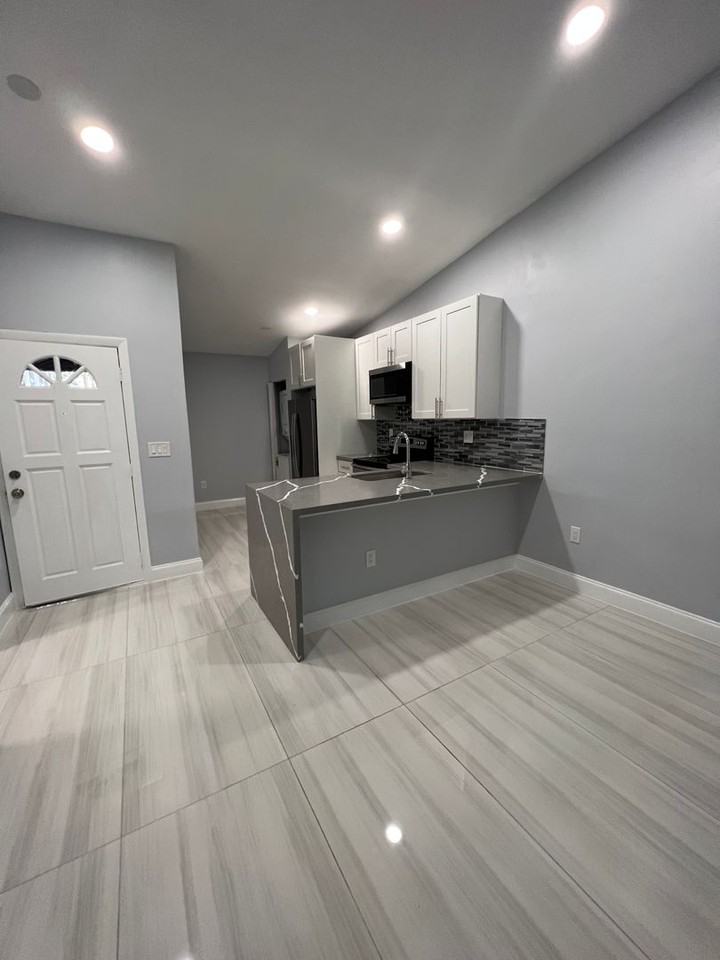 4404 Treasure Cove Dr - Photo 3 of 17