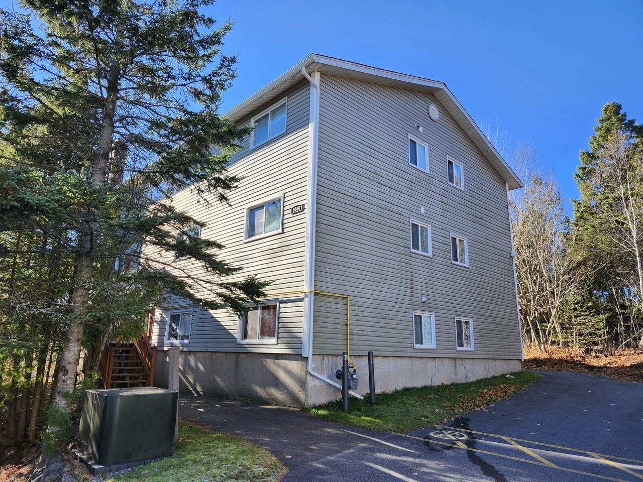 1066 Magee PlaceUnit 41066 Somerset Street #4 - Photo 2 of 2