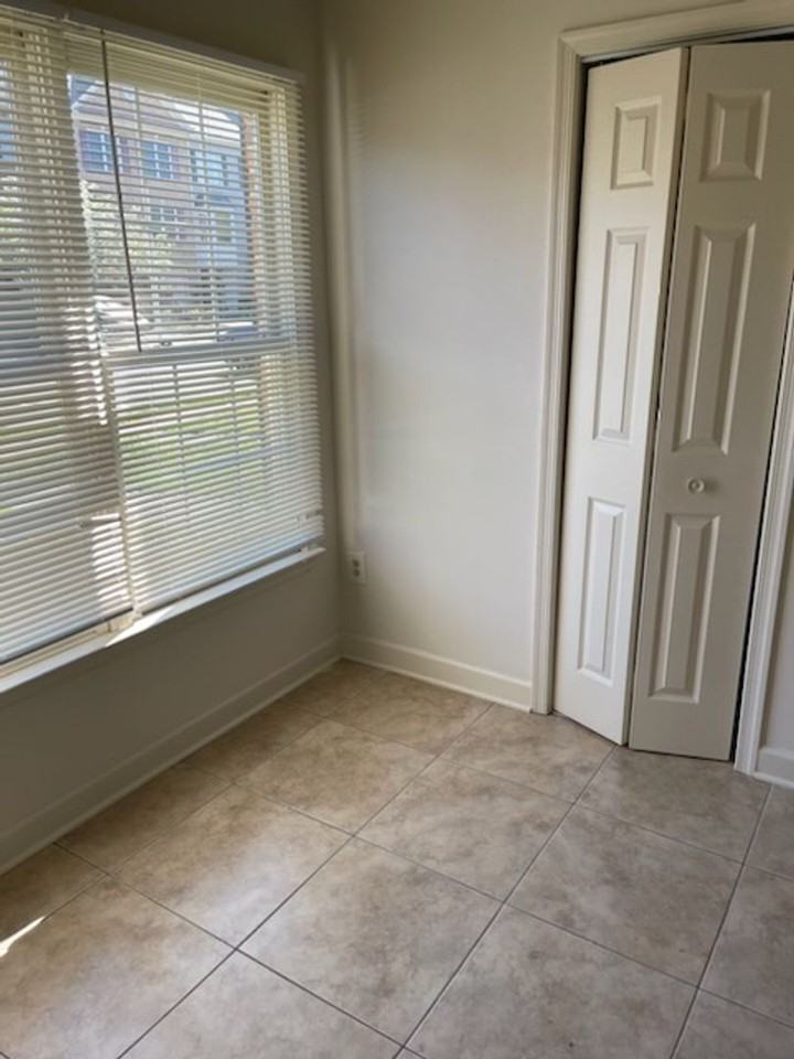 5516 Sully Lake Dr - Photo 3 of 32