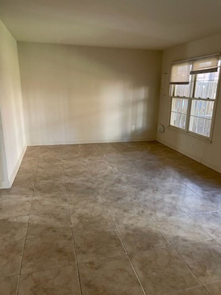 5516 Sully Lake Dr - Photo 6 of 32