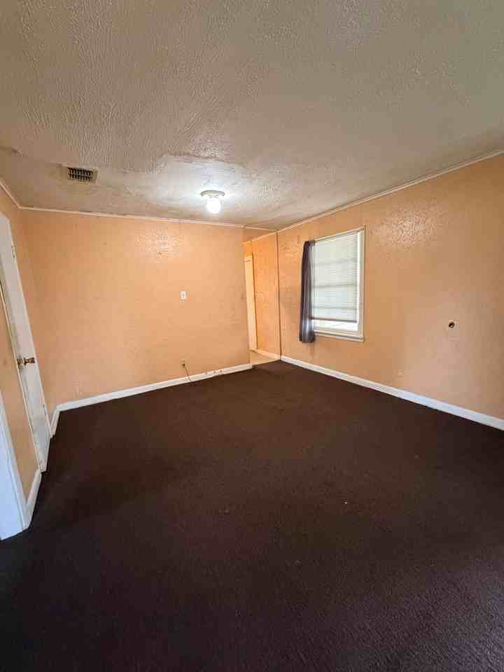 7137 Burlingame Blvd - Photo 5 of 13