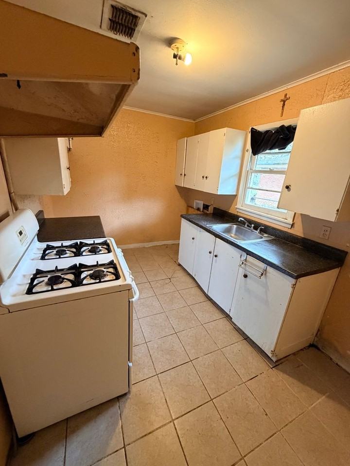 7137 Burlingame Blvd - Photo 6 of 13