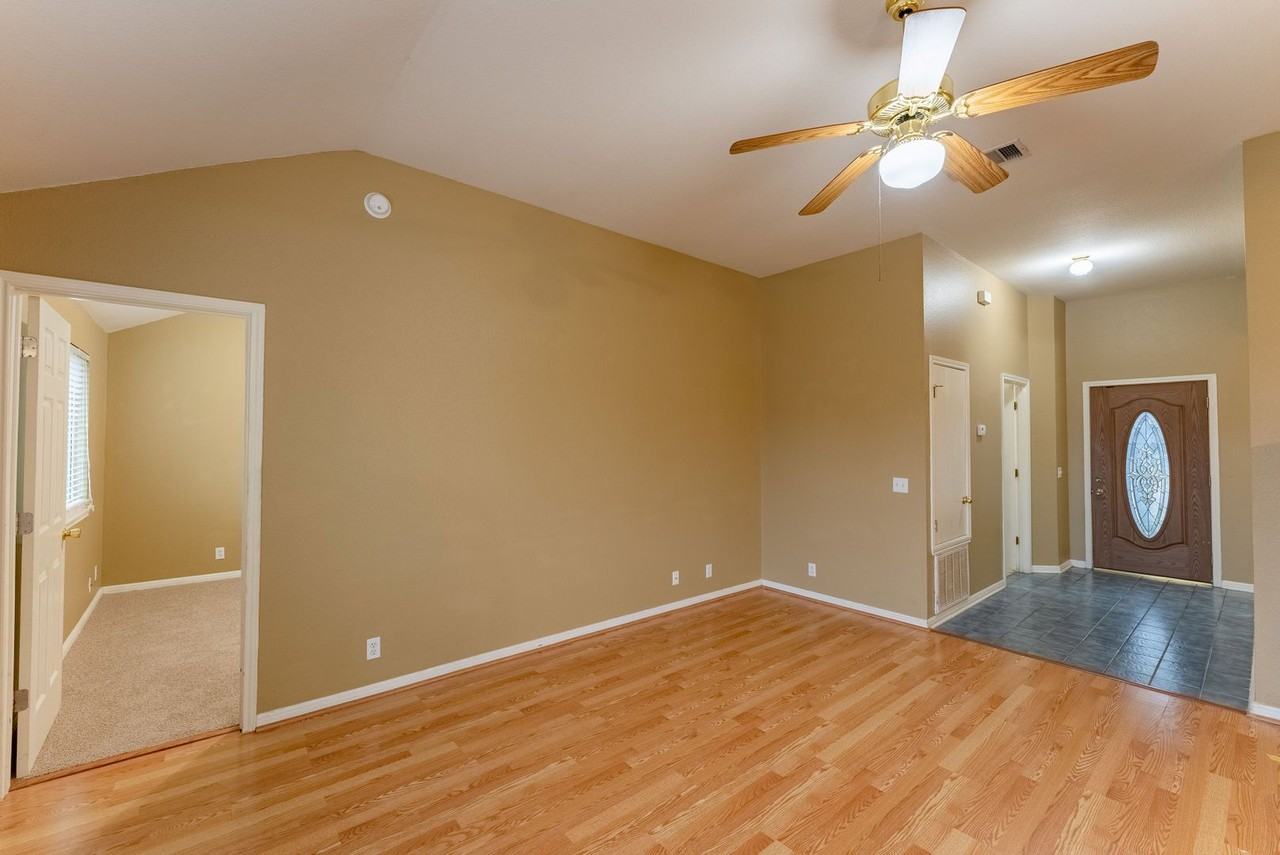 109 Granite Shoals Dr - Photo 4 of 22