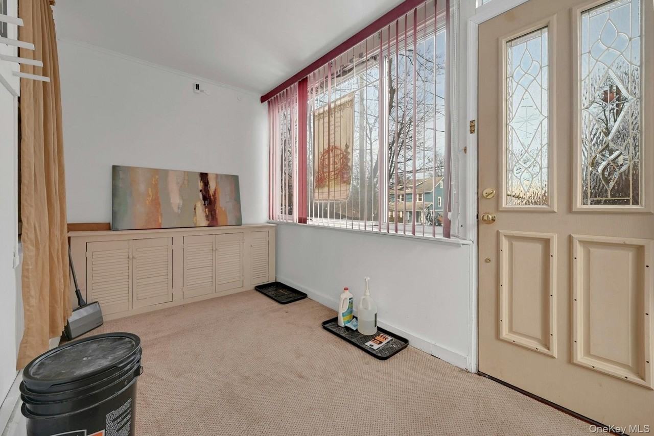 42 Williams Ave - Photo 2 of 33