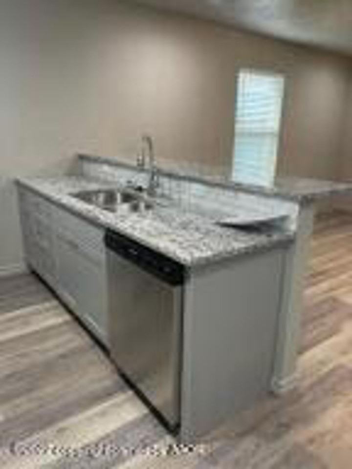 102 8th Street - Photo 3 of 21