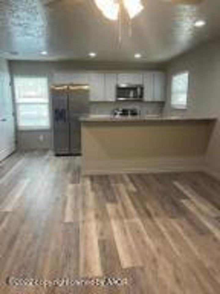 102 8th Street - Photo 5 of 21