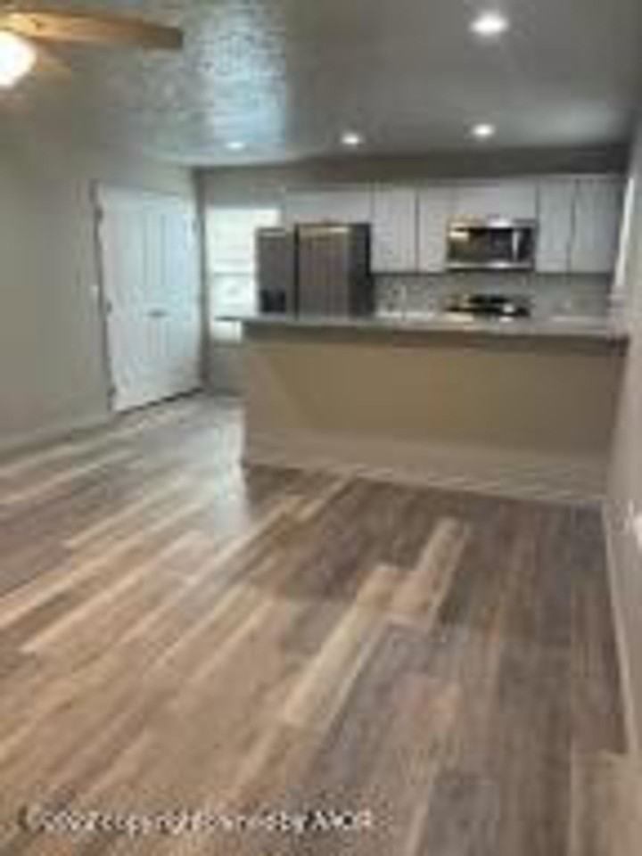 102 8th Street - Photo 6 of 21