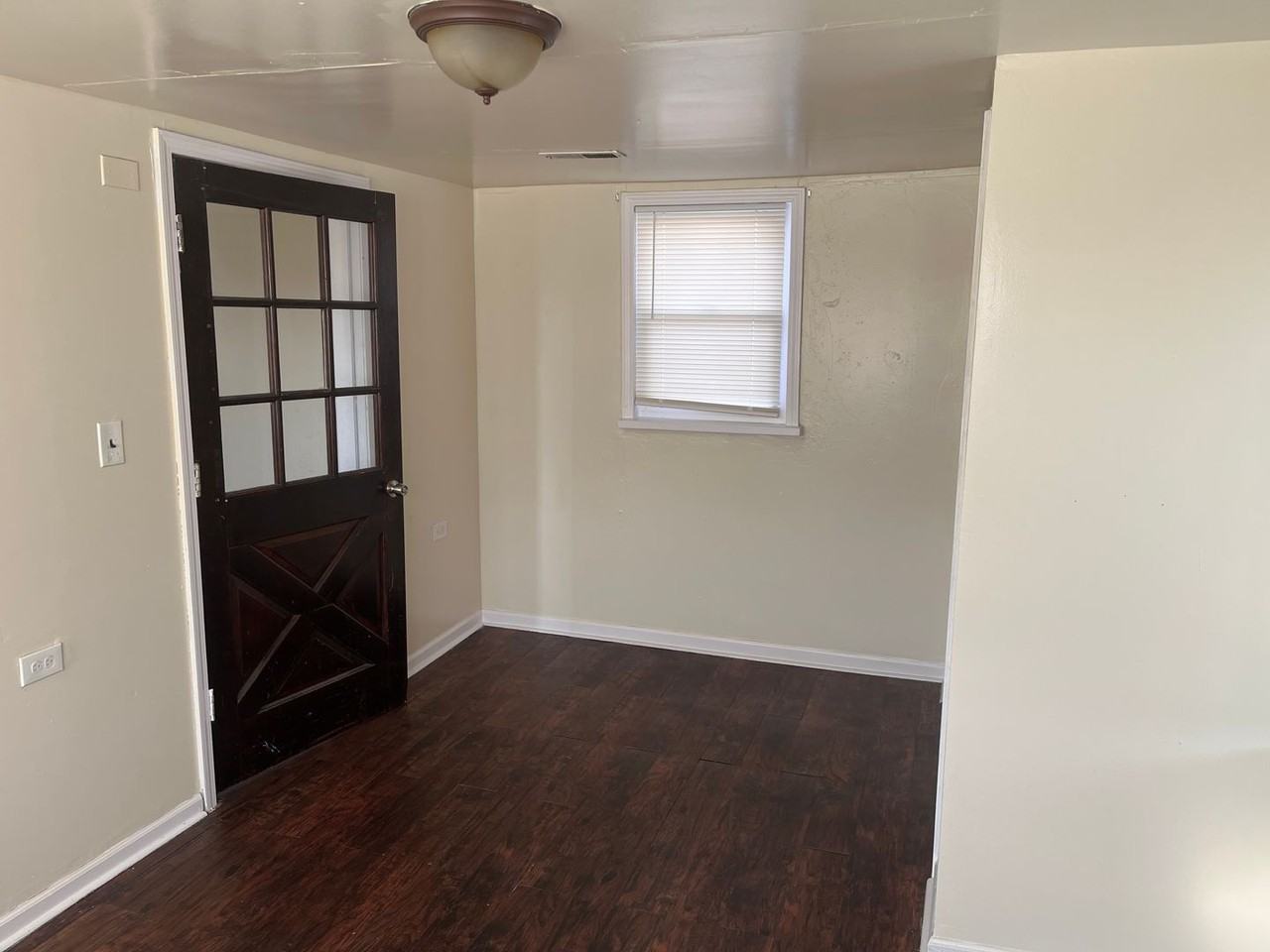 1115 W 19th Place - Photo 5 of 12
