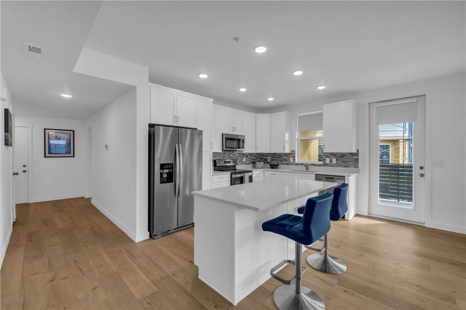 761 W Blue Magic Ln #201 - Photo 4 of 27