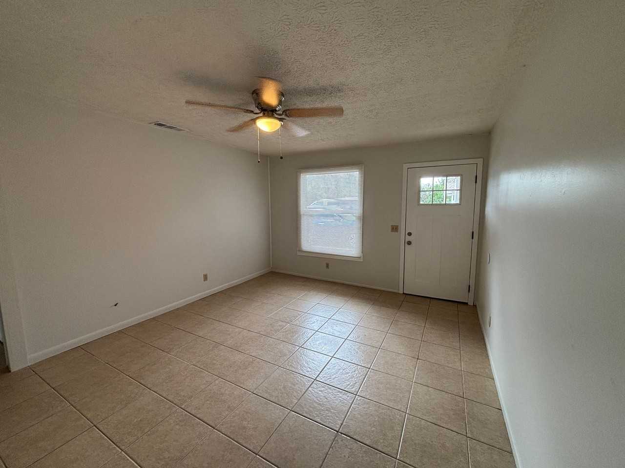 Garden Manor Apts - Photo 2 of 28