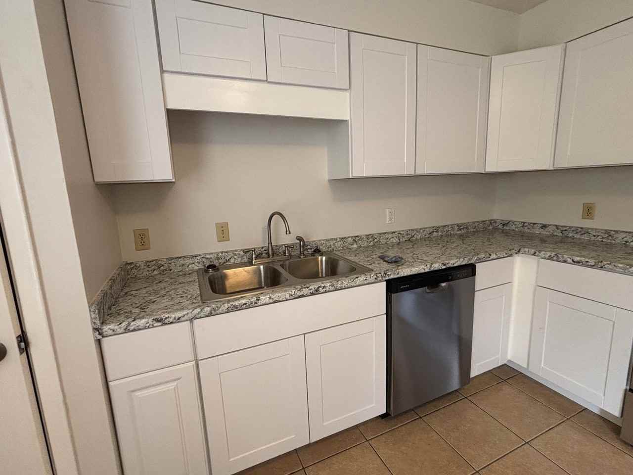 Garden Manor Apts - Photo 4 of 28