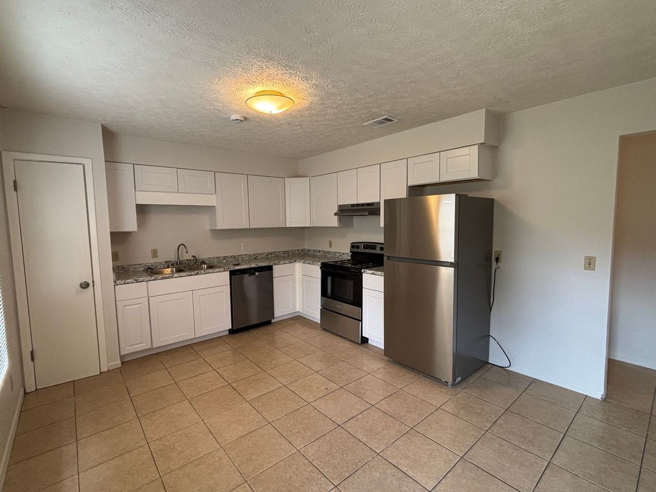 Garden Manor Apts - Photo 5 of 28